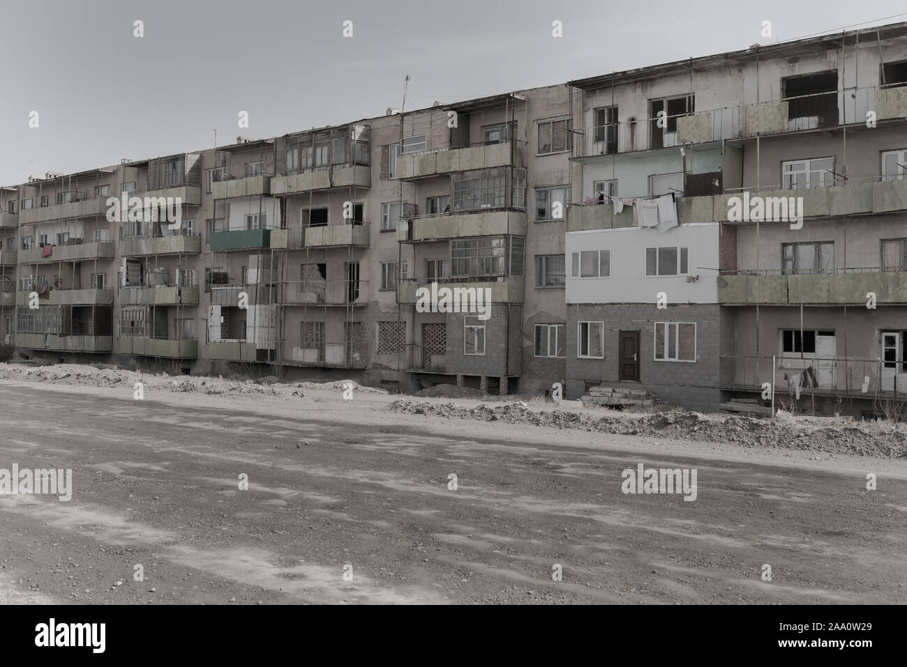 Apartmentblock im kommunistischen Stil Stockfoto