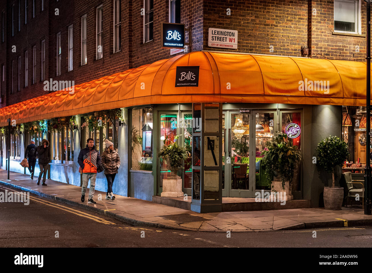 Rechnungen Restaurant Cafe auf Brewer Street in Soho in London's West End Stockfoto