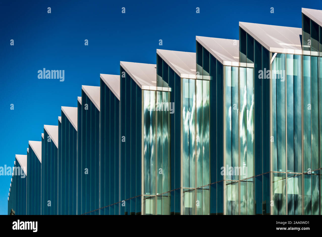 AstraZeneca HQ Hauptquartier auf dem Frances Crick Way in Cambridge UK auf dem Cambridge Biomedical Campus. Eröffnet 2021 Architekt Herzog & de Meuron. Stockfoto