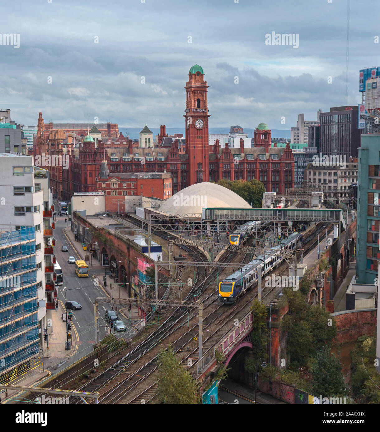 Arriva Northern Rail Class 195 195109 Abfahrt von Manchester Oxford Road auf der überlasteten 2 Anschluss Linie durch Manchester Britannia Stockfoto