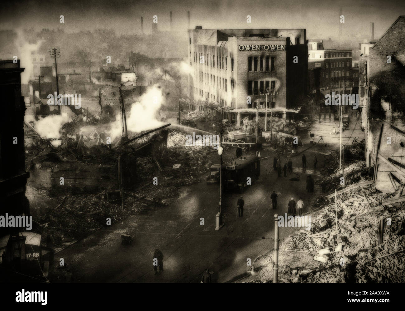 Das Zentrum von Coventry nach der Deutschen Blitz, eine Reihe von Bombenangriffen, die auf der englischen Stadt Coventry stattfand. Die Stadt wurde während des Zweiten Weltkriegs von der Deutschen Luftwaffe (Luftwaffe) bombardiert. Die verheerendsten Angriffe aufgetreten ist am Abend des 14. November 1940 und in den Morgen des 15. November fortgesetzt. Stockfoto Das Zentrum von Coventry nach der Deutschen Blitz, eine Reihe von Bombenangriffen, die auf der englischen Stadt Coventry stattfand. Die Stadt wurde während des Zweiten Weltkriegs von der Deutschen Luftwaffe (Luftwaffe) bombardiert. Die verheerendsten Angriffe aufgetreten ist am Abend des 14. November 1940 und in den Morgen des 15. November fortgesetzt. Stockfoto