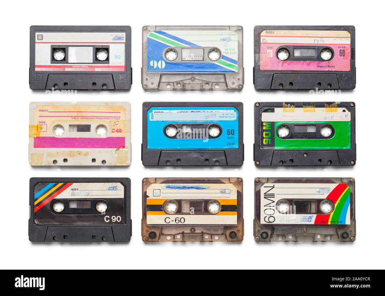 Mehrere alte Audio Tape Kassetten isoliert auf weißem Hintergrund. Stockfoto