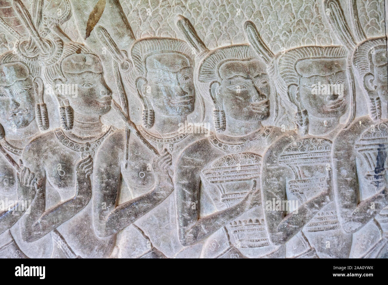 Relief in Stein in Angkor Wat, Siem Reap, Kambodscha. Nettes Detail auf dieser Geschichte erzählt ein paar Meter lang an den Wänden. Stockfoto