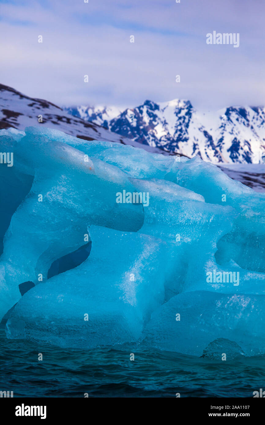 Blauer Eisberg in Kongsfjord, Ny Alesund, Svalbard Stockfoto
