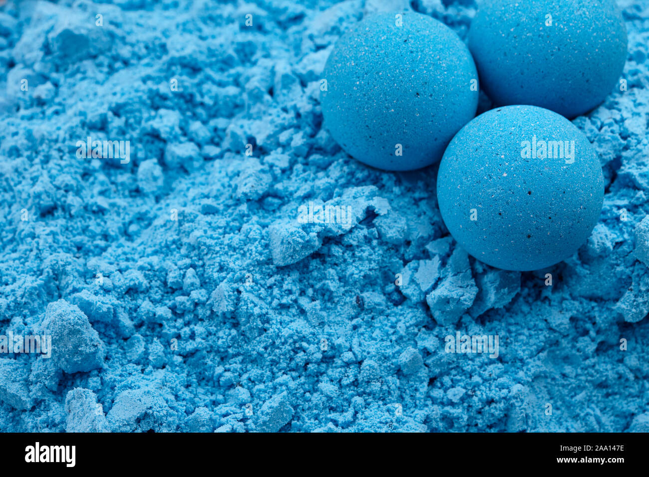 Blau Bad Bomben auf trockene Mischung Hintergrund Stockfoto
