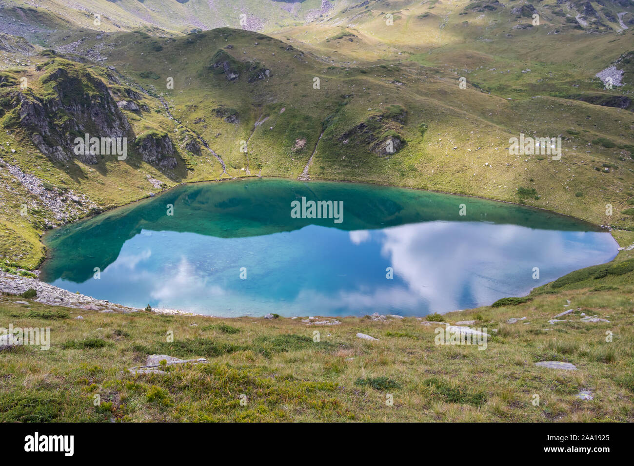 Rila Gebirge, Bulgarien - 08. August 2019: Urdini Seen Zirkus. Blick über fünften See. Stockfoto