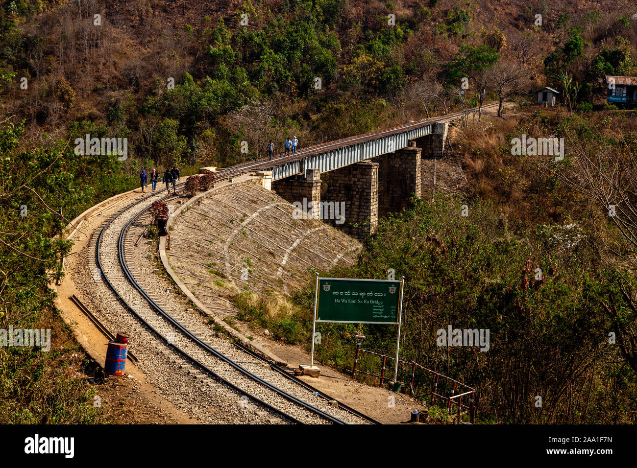 Ba Wa Sam Sa Ra Brücke und Bahnstrecke zwischen Nyaung Shwe und Pindaya, Shan Staat, Myanmar. Stockfoto