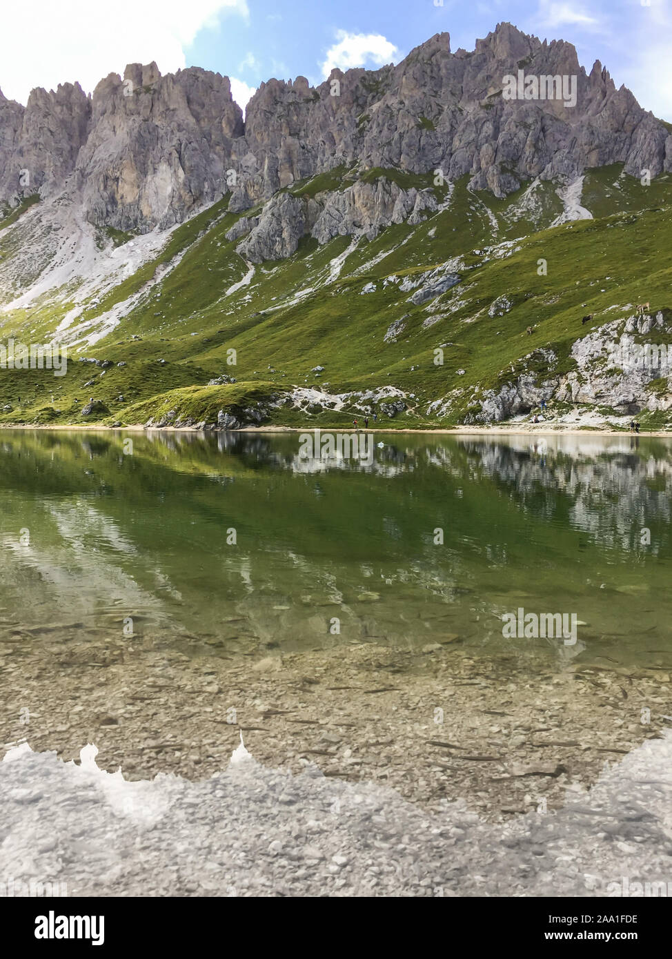 Ein gletschersee in den Dolomiten Stockfoto