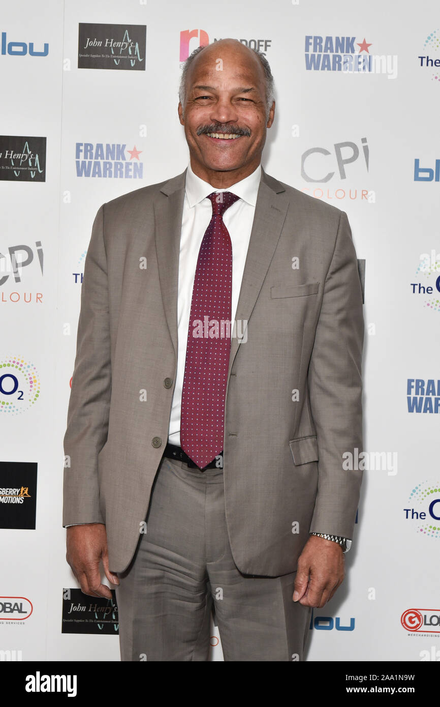London, Großbritannien. Nov, 2019 18. John Conteh besucht die Nordoff Robbins Boxing Abendessen in London. Credit: SOPA Images Limited/Alamy leben Nachrichten Stockfoto