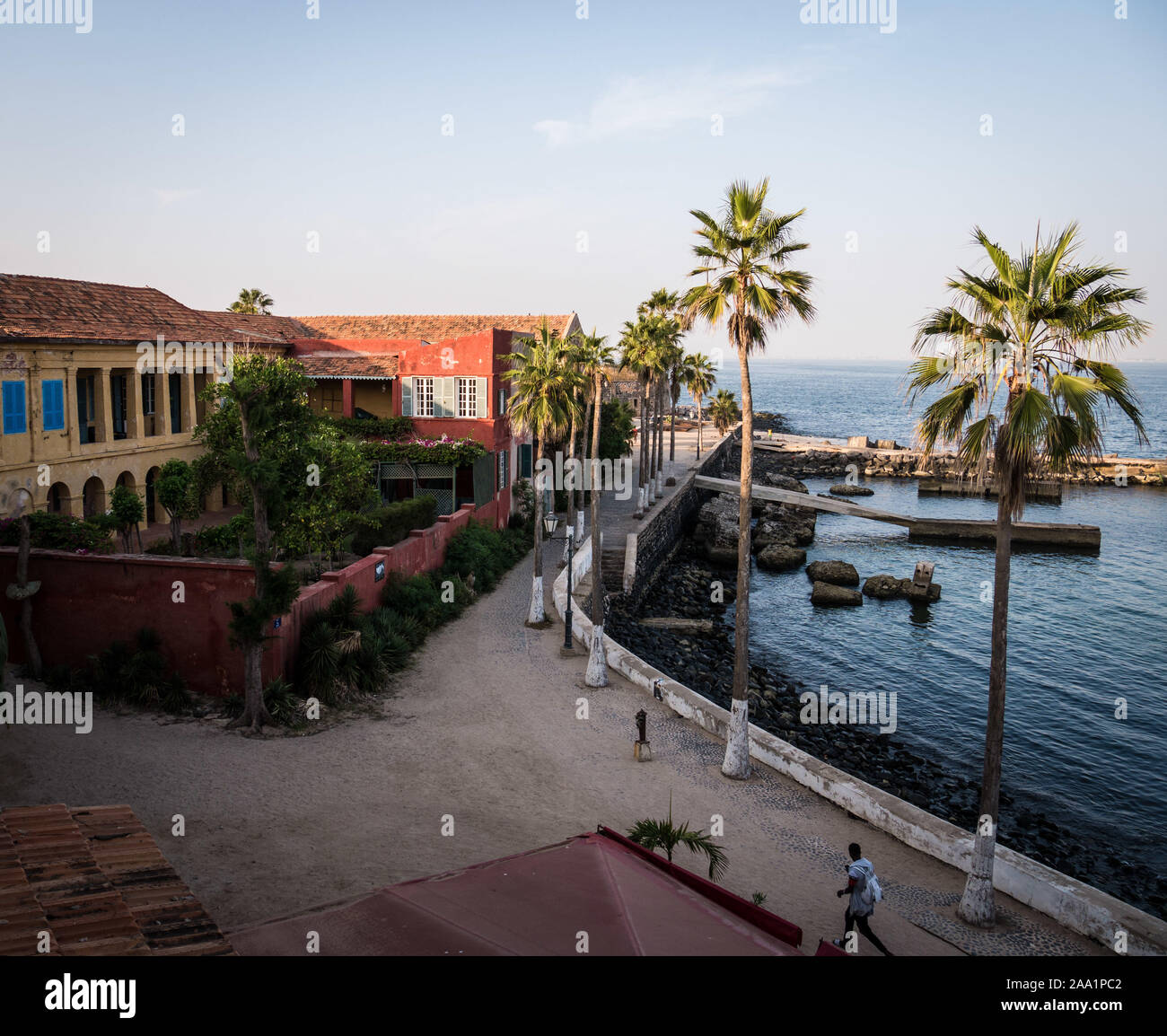 Dakar. 17. Nov, 2019. Foto an November 17, 2019 zeigt einen Hafen der Insel Goree in der Nähe von Dakar, der Hauptstadt Senegals. Insel Goree, die für den Atlantischen Sklavenhandel Geschichte bekannt ist, ist eine beliebte Tour Reiseziele im Senegal. Credit: Louis Denga/Xinhua/Alamy leben Nachrichten Stockfoto