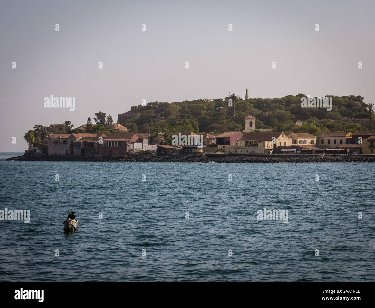 Dakar. 17. Nov, 2019. Foto an November 17, 2019 zeigt eine Ansicht der Insel Goree in der Nähe von Dakar, der Hauptstadt Senegals. Insel Goree, die für den Atlantischen Sklavenhandel Geschichte bekannt ist, ist eine beliebte Tour Reiseziele im Senegal. Credit: Louis Denga/Xinhua/Alamy leben Nachrichten Stockfoto