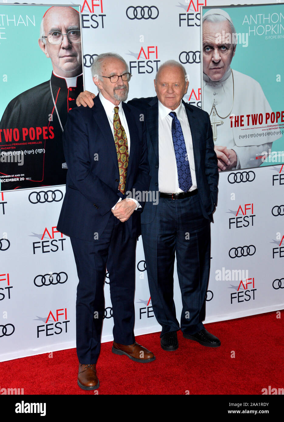 Los Angeles, USA. Nov, 2019 18. LOS ANGELES, USA. November 18, 2019: Sir Anthony Hopkins & Jonathan Pryce an der Galavorstellung für" die beiden Päpste" als Teil des AFI Fest 2019 an der TCL Chinese Theater. Foto: Paul Smith/Alamy leben Nachrichten Stockfoto