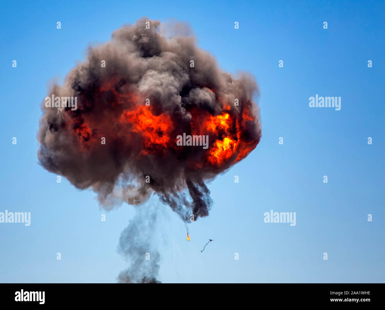 Ball von Feuer und Rauch von einem Muntions explosion Stockfoto