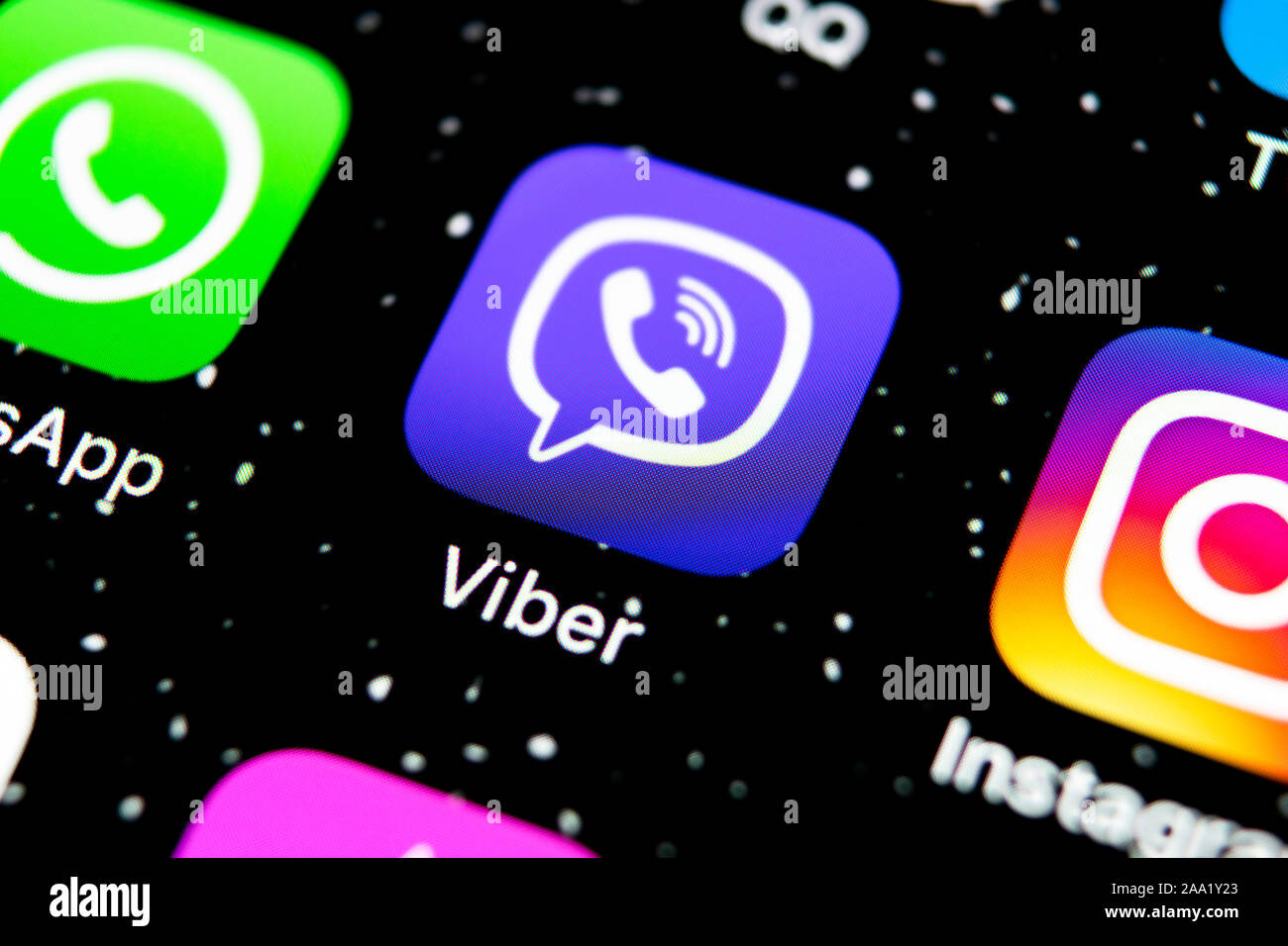 Sankt-Petersburg, Russland, 3. Februar 2019: viber Symbol auf Apple iPhone X Bildschirm des Smartphones. Viber App Symbol. Social media Symbol. So Stockfoto
