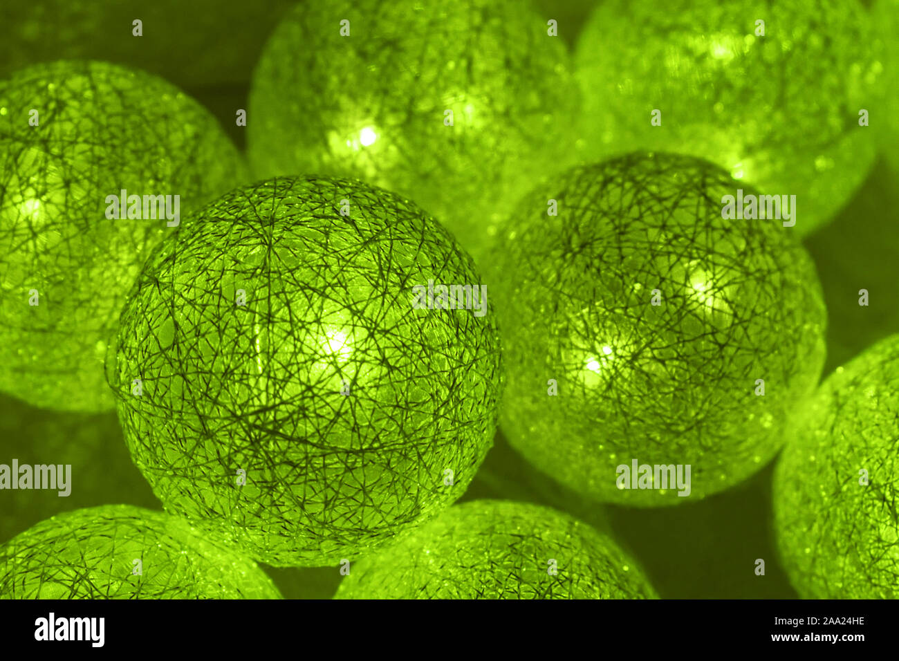 Aus leuchtenden Kugeln grün Hintergrund. Stockfoto