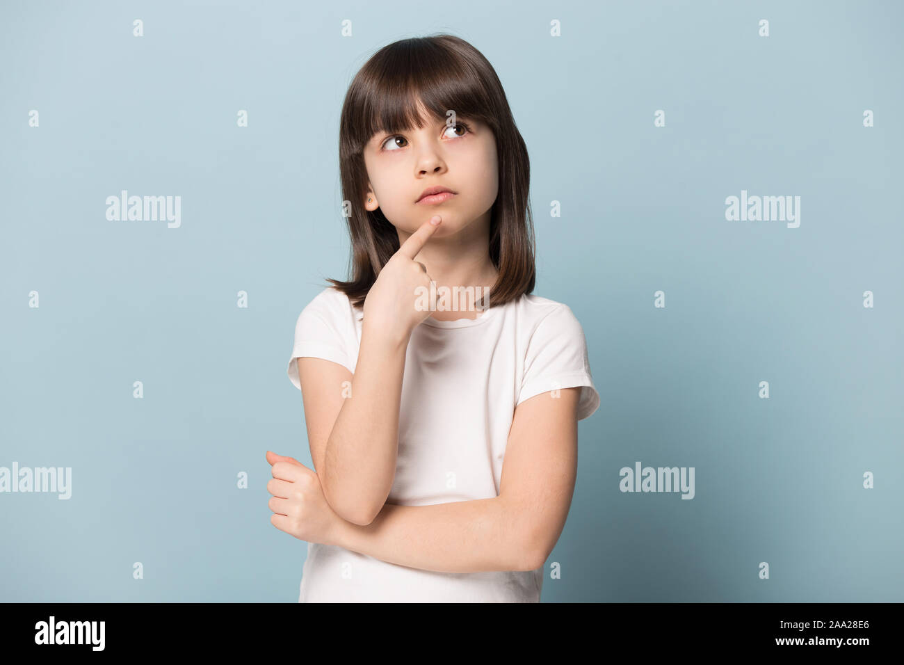 Nahaufnahme, Porträt mit Planung kleine braunhaarige Mädchen. Stockfoto