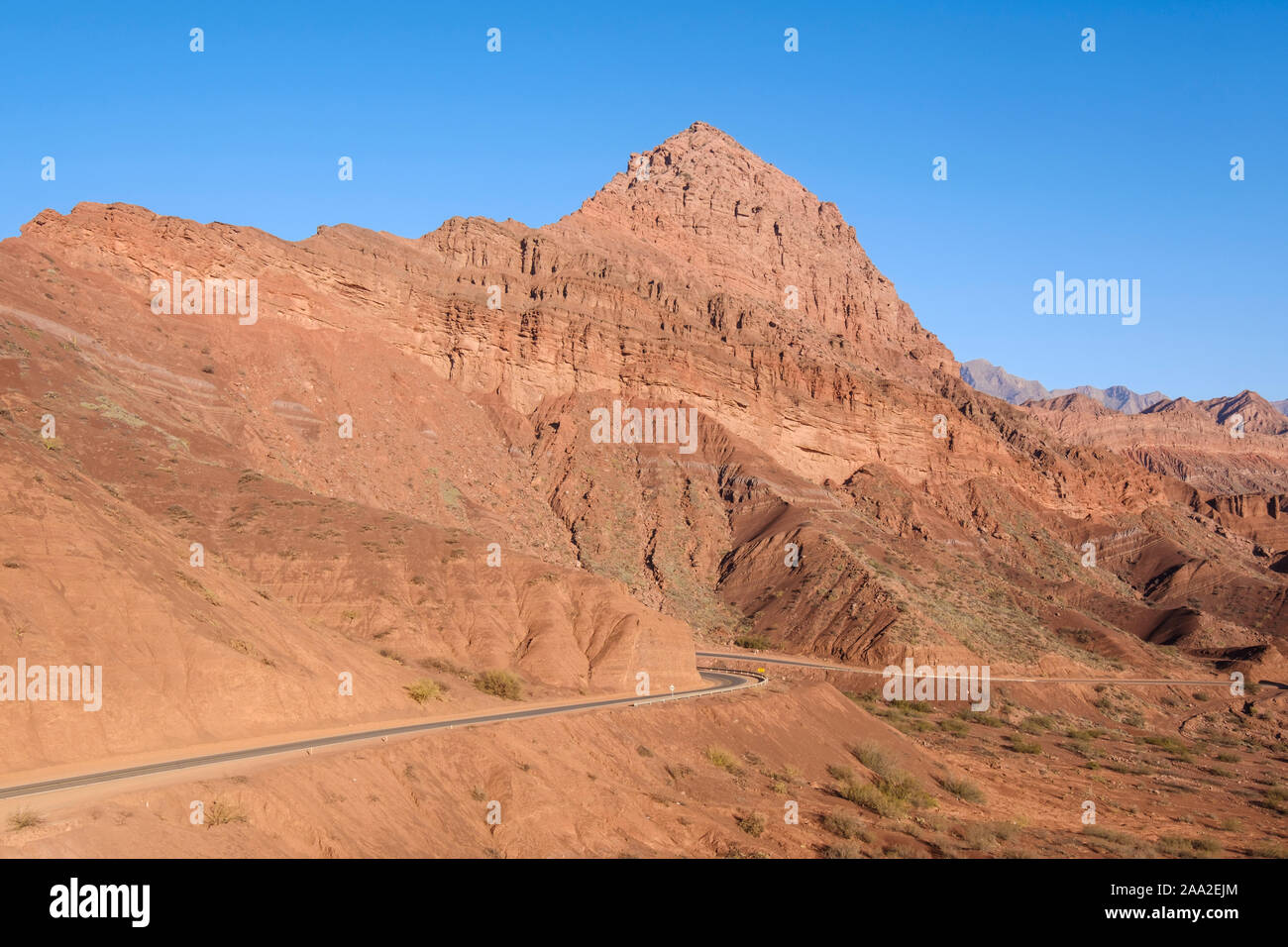 Route 68 (Ruta Nacional 68) durch die Quebrada de las Conchas Landschaft, Cafayate, Argentinien Stockfoto