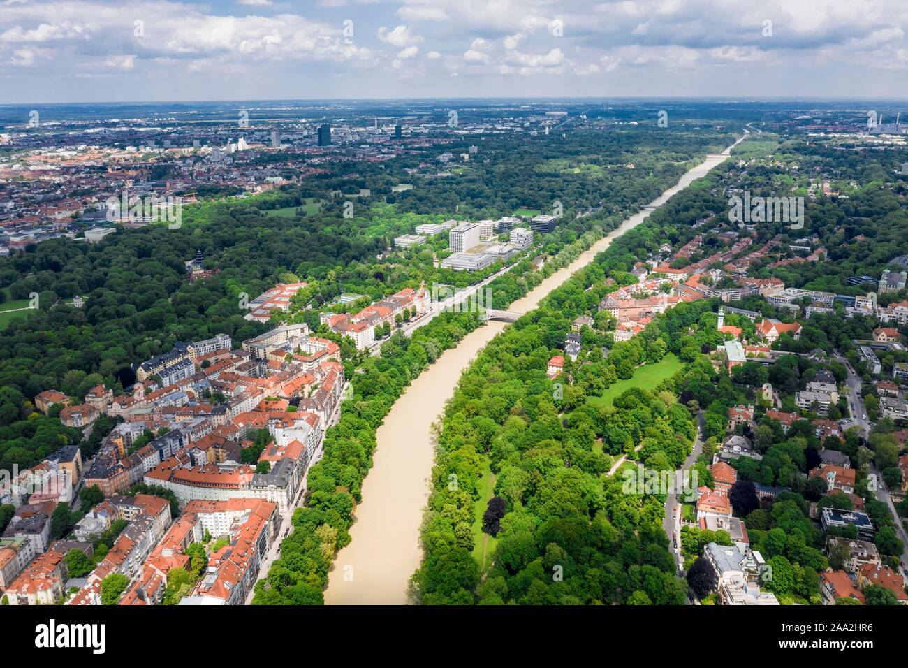 Luftaufnahme, Bogenhausen mit Isar bei Hochwasser, hinter Max-Planck-Institut für Physik, München, Oberbayern, Bayern, Deutschland Stockfoto