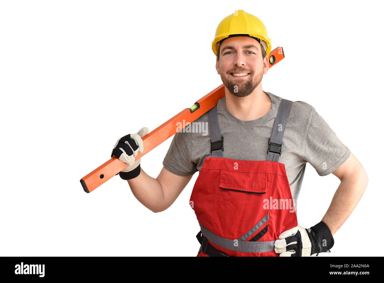 Freundliche Bauarbeiter - Handwerker in Arbeitskleidung mit einer Wasserwaage auf weißem Hintergrund Stockfoto