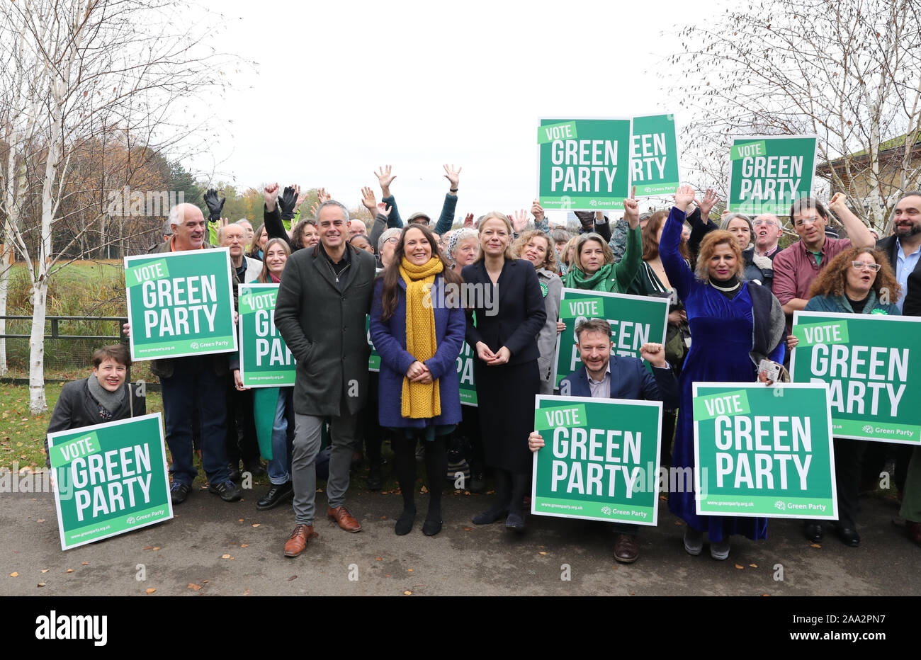 (Nach rechts) Grüne Partei Co-Leader Jonathan Bartley, stellvertretende Fraktionsvorsitzende Amelia Womack und Co-Leader Sian Berry an der Sternwarte, London Feuchtgebiete Mitte links, für die Einführung des Grünen Wahlprogramm für die Bundestagswahl 2019. Stockfoto