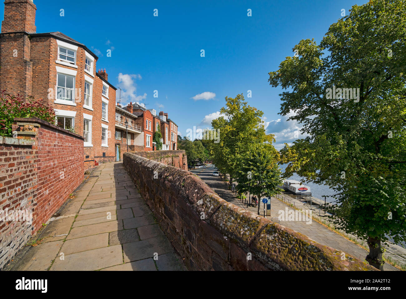 Chester Riverside, Fluss Dee, von Stadtmauern gesehen, Cheshire, England, Großbritannien Stockfoto