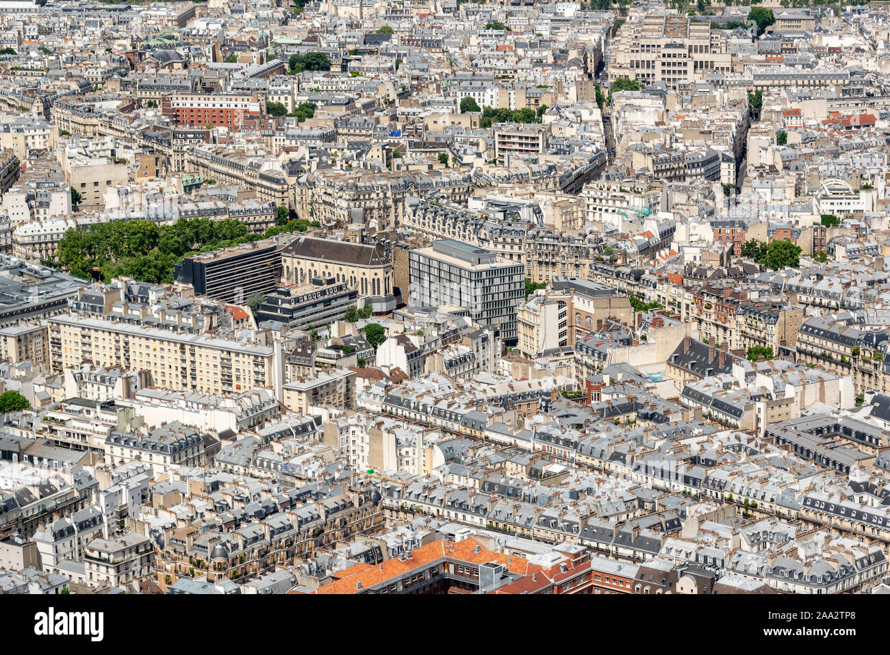 Luftaufnahme von haussmanian buildigs und Straßen in Paris, Frankreich Stockfoto