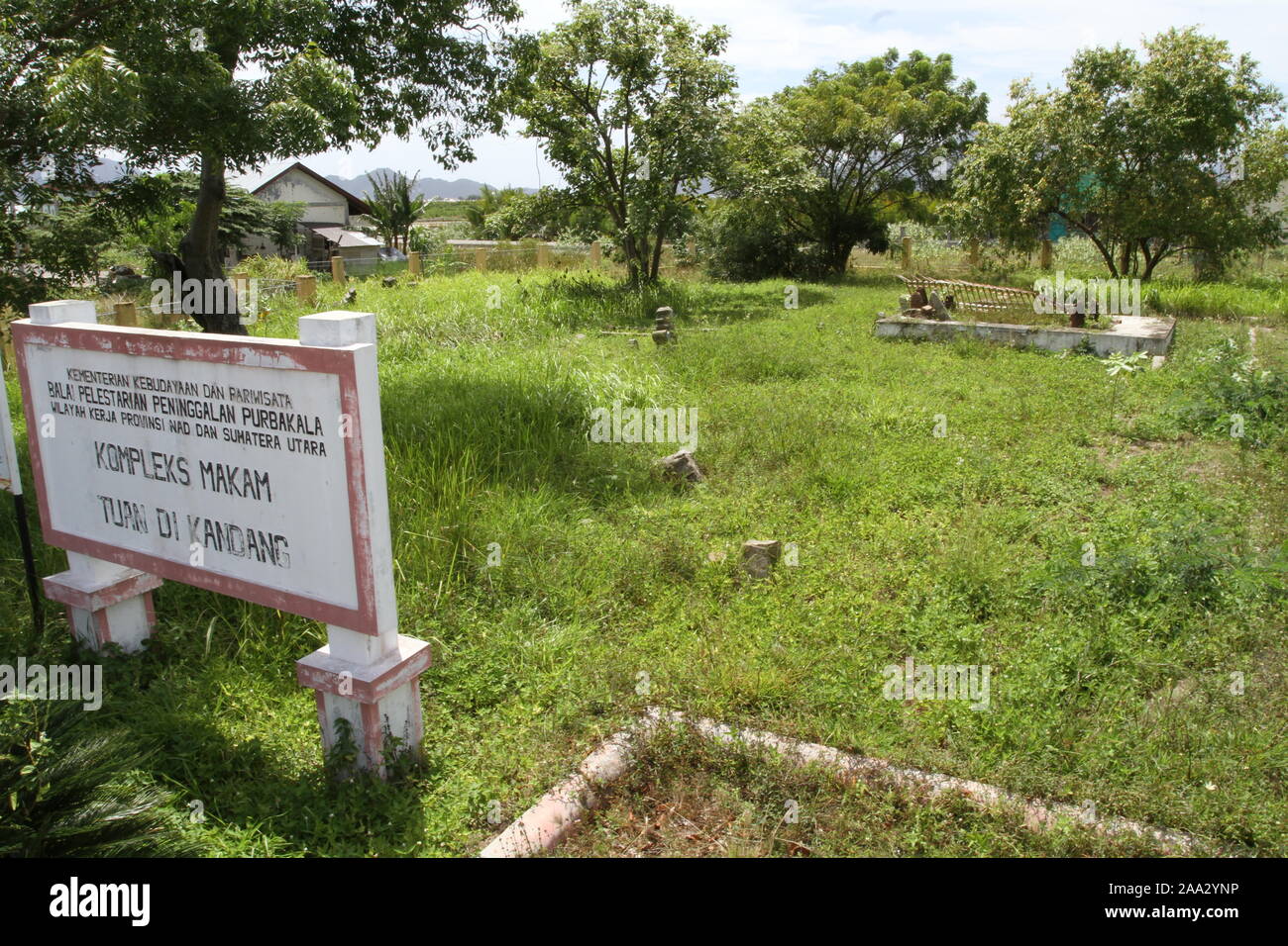 November 6, 2010. Die Umwelt und den Zustand der alten Gräber" Tuan Di Kandang', zerstört nach dem Erdbeben im Indischen Ozean 2004 und Tsunami. Stockfoto