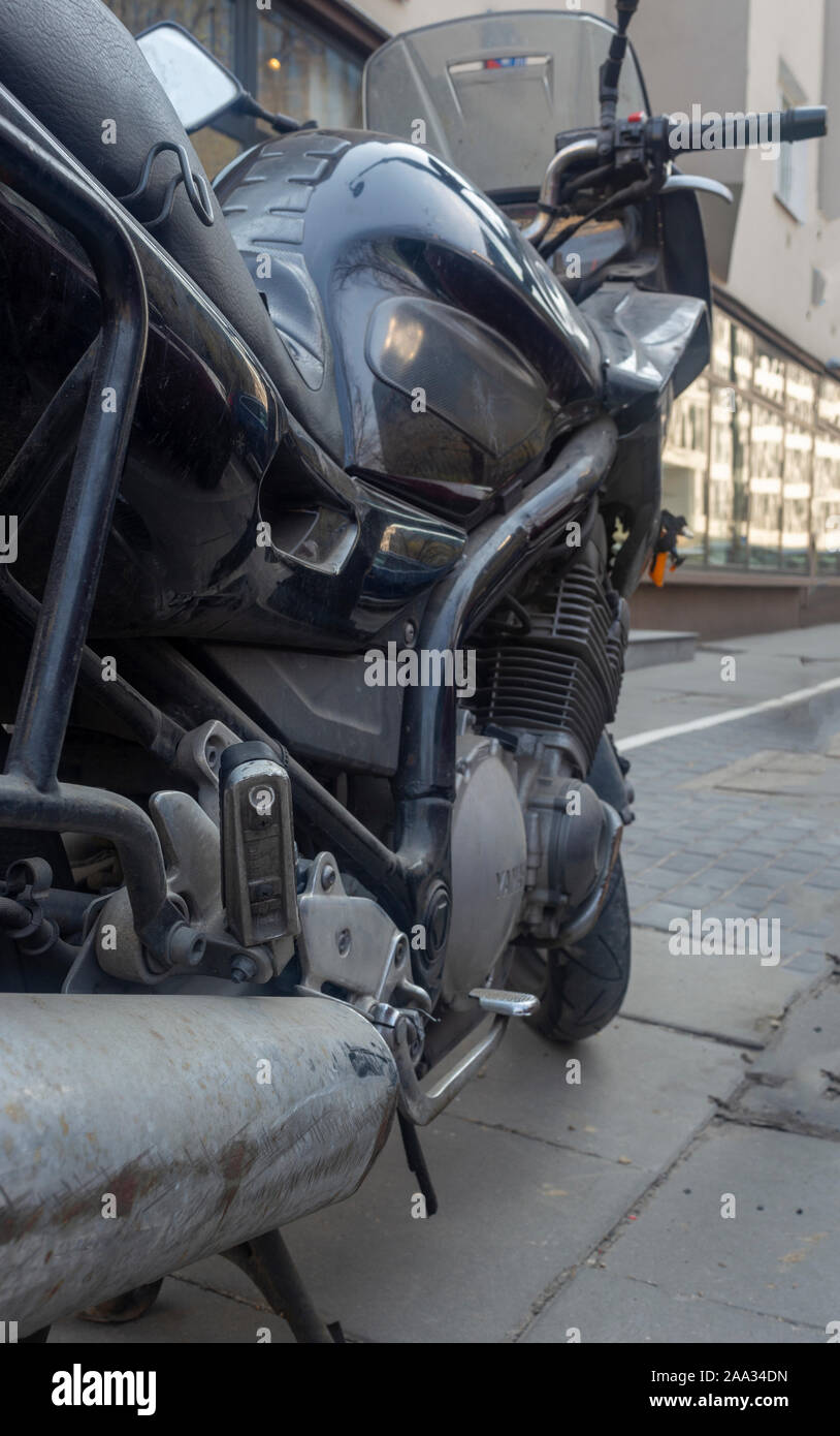 Auspuff, Motorrad Rahmen, Tank, Lenkrad, Motorrad Seitenansicht  Stockfotografie - Alamy