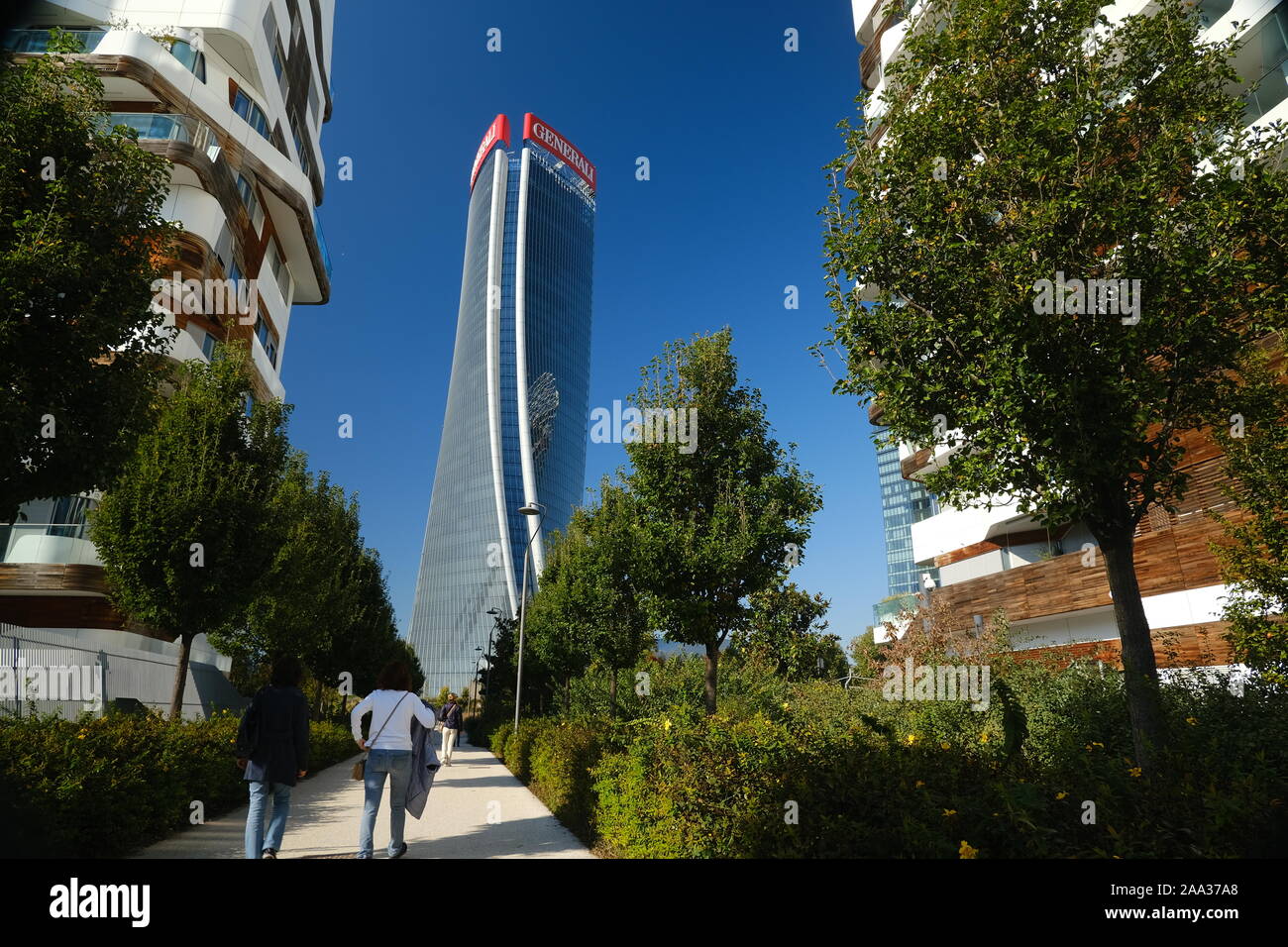 Citylife Mailand, Lombardei, Italien. Über 10/2019. CityLife Mailand Wohnanlage und Generali Tower. Paläste von Zaha Hadid und Umgeben Stockfoto Citylife Mailand, Lombardei, Italien. Über 10/2019. CityLife Mailand Wohnanlage und Generali Tower. Paläste von Zaha Hadid und Umgeben Stockfoto