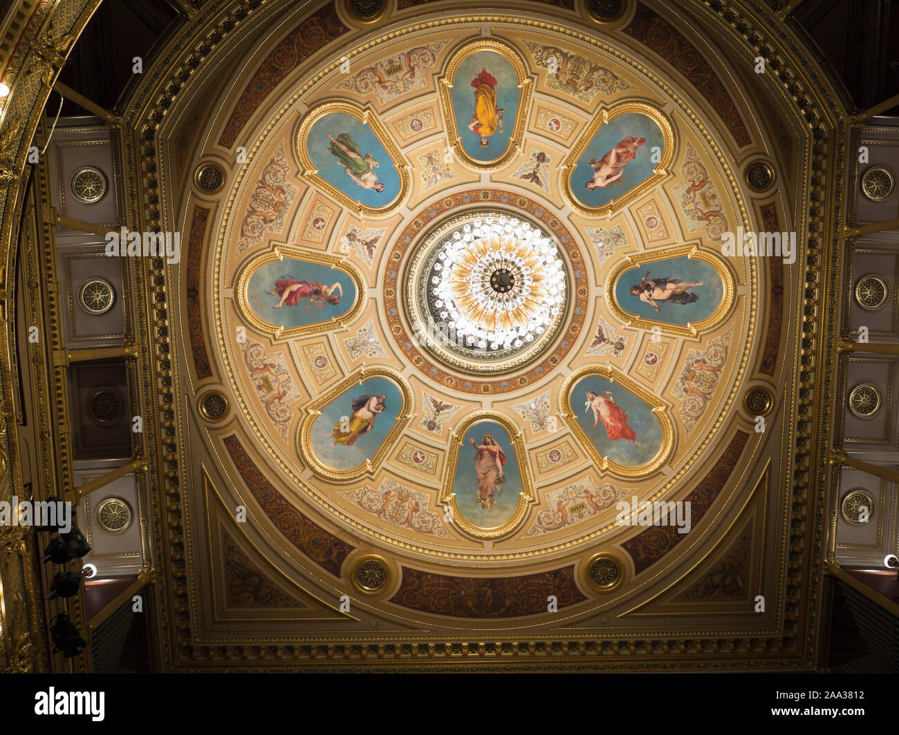 Divad Prag narodni divadlo -Fotos und -Bildmaterial in hoher Auflösung – Alamy