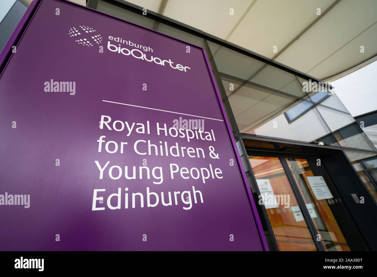 Außenansicht des neuen umstrittenen unfertig und viel - verzögerte NHS königlichen Krankenhaus für Kinder und Jugendliche in Edinburgh, Schottland, Großbritannien Stockfoto