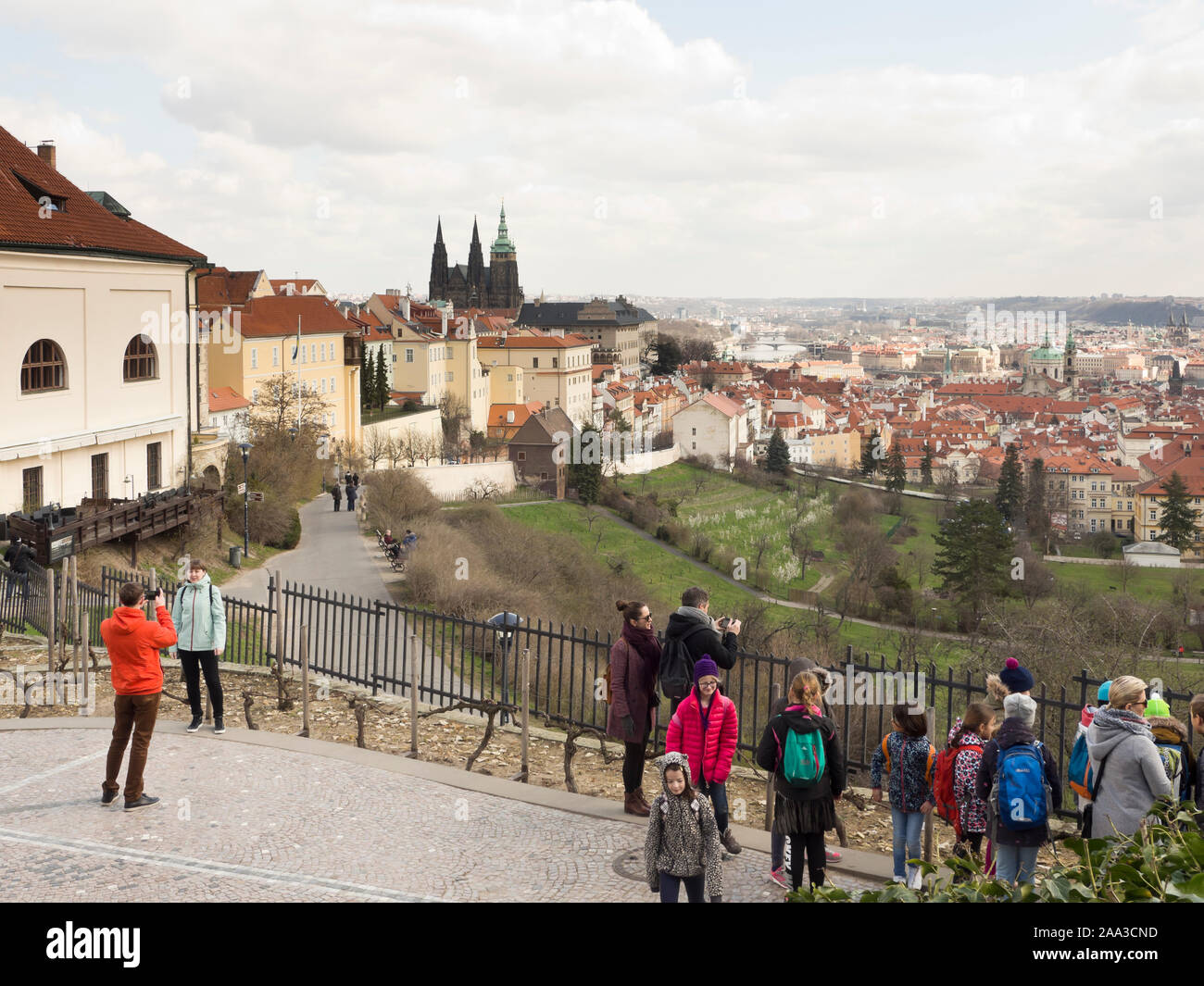 Panorama Aussicht auf Prag, Tschechische Republik, stehen auf einem Hügel außerhalb des Klosters Strahov Stockfoto