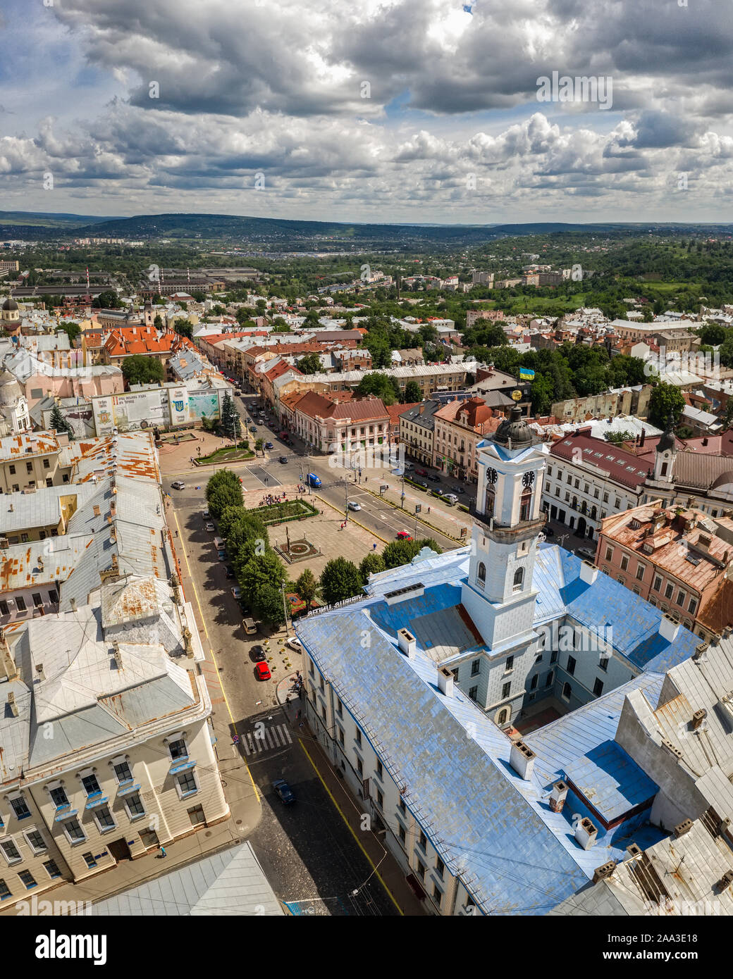 Rathaus kleinen provinziellen europäischen Stadtbild vertikale, panorama Czernowitz in der Ukraine Stockfoto