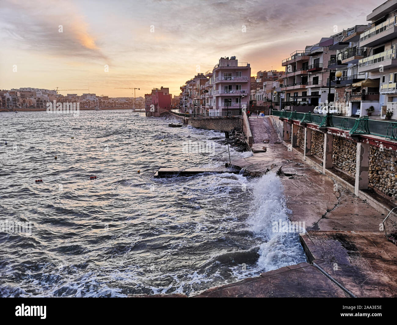 Sonnenuntergang an der Küste, Marsaskala, Malta Stockfoto