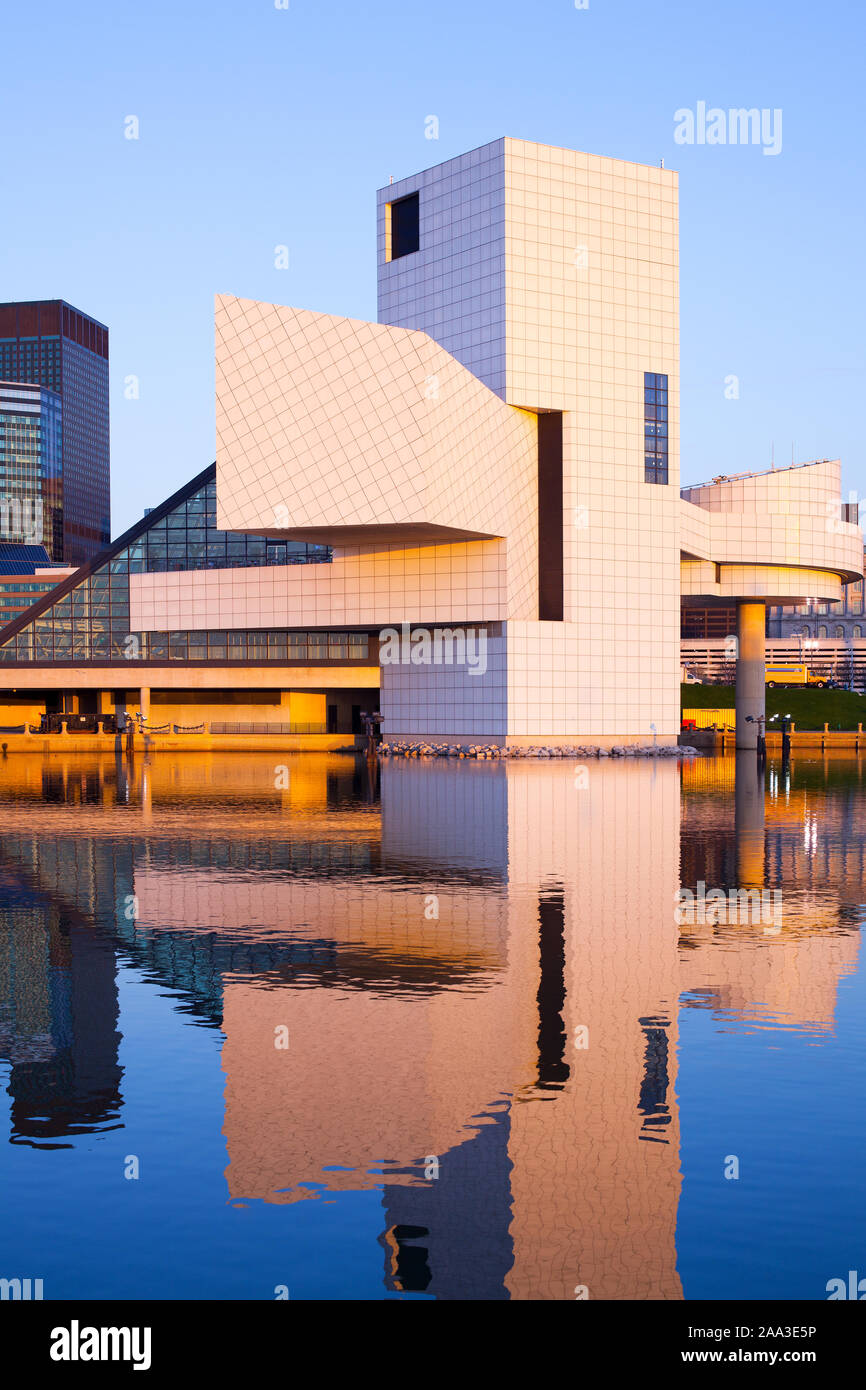 Cleveland, Ohio, Vereinigte Staaten - Das moderne Gebäude der Rock and Roll Hall of Fame Museum. Stockfoto