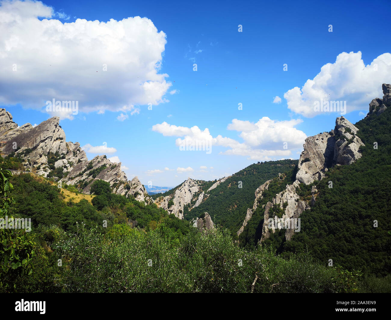 Berglandschaft zwischen Pietrapertosa und Castelmezzano, Matera, Basilikata, Italien Stockfoto