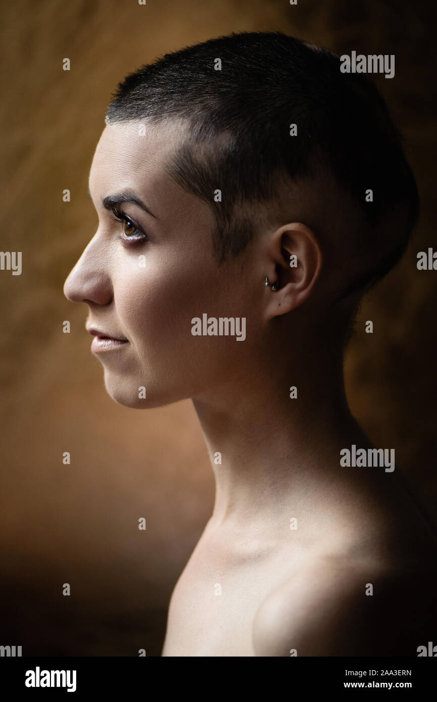 Close up portrait von frau mit Alopezie. Haarausfall. Stockfoto