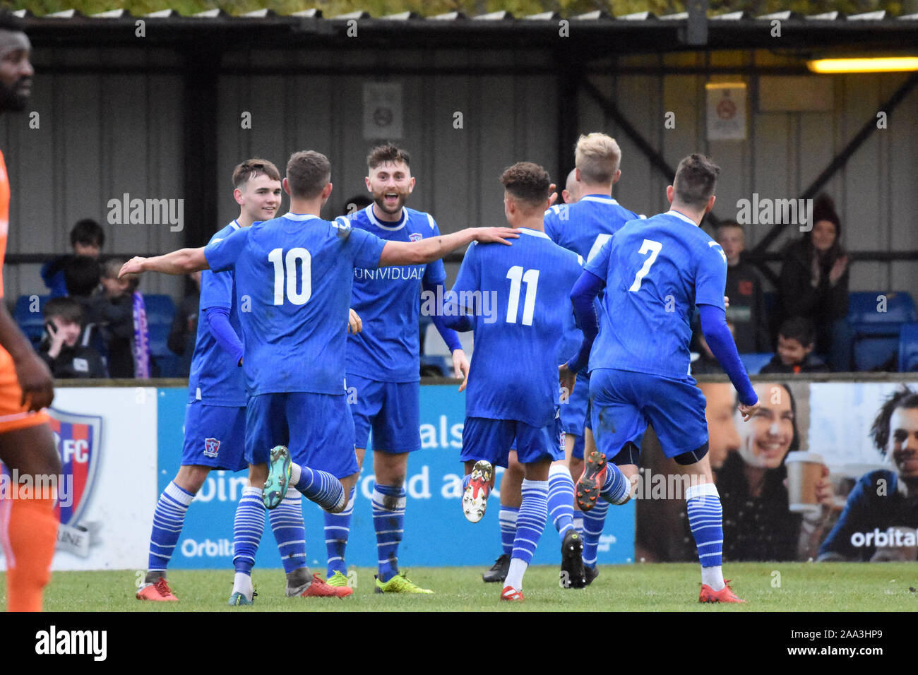 Swindon Supermarine Fc Saison 2019/2020. Swindon Supermarine Fc in Feier nach einem Ziel wurde an der webbwood Stadion gezählt worden Stockfoto