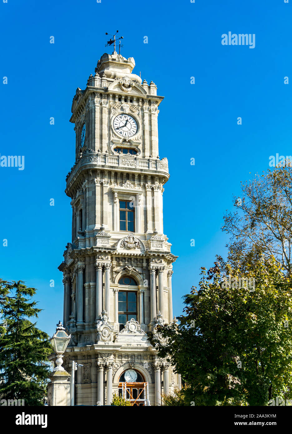 Von clocktower vom Dolmabahçe-Palast in Istanbul, Türkei Stockfoto