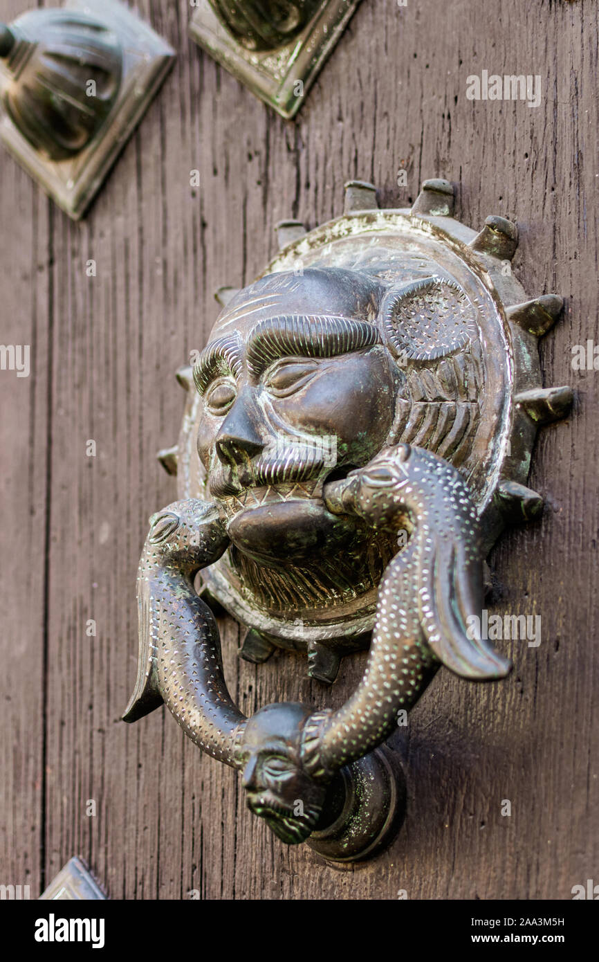 Klopfer an der Tür von Merida Kathedrale (Catedral de Yucatan) in Merida, Yucatan, Mexiko. Stockfoto