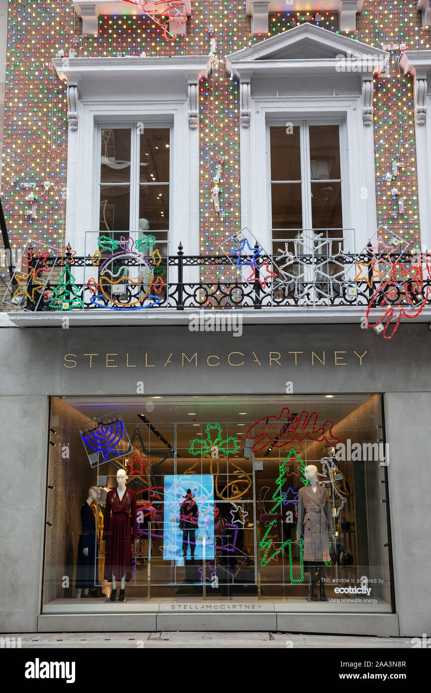 Stella McCartney Fashion Boutique Weihnachten Fenster anzuzeigen, Old Bond Street, Mayfair, London, England, Großbritannien Stockfoto