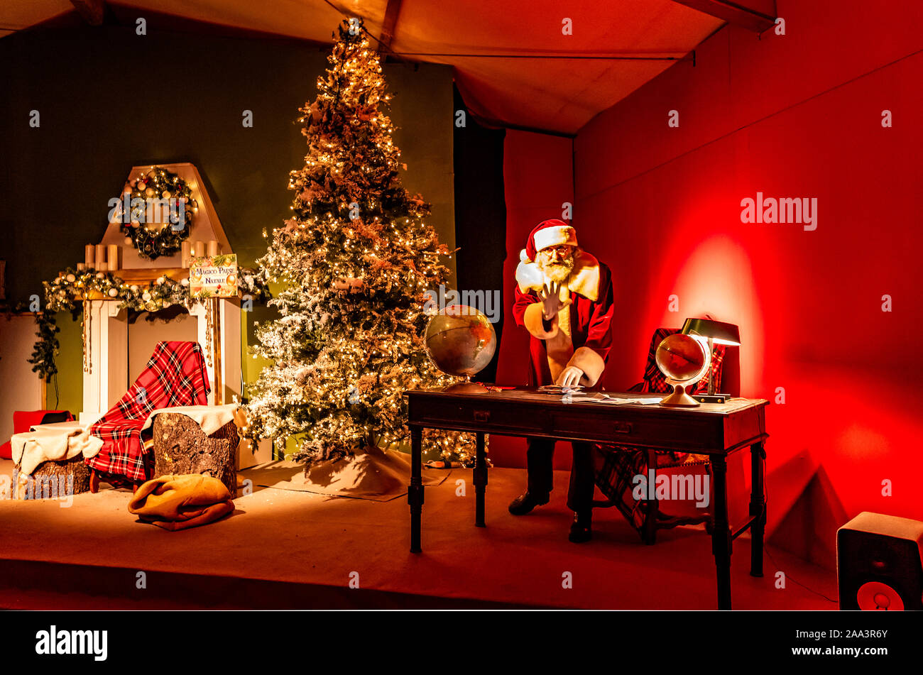 Italien Piemont Langhe Govone Il Magico Paese Di Natale" (Das magische Land von Weihnachten) - Performances und Installationen in der Heimat von Santa Claus Santa Claus Stockfoto