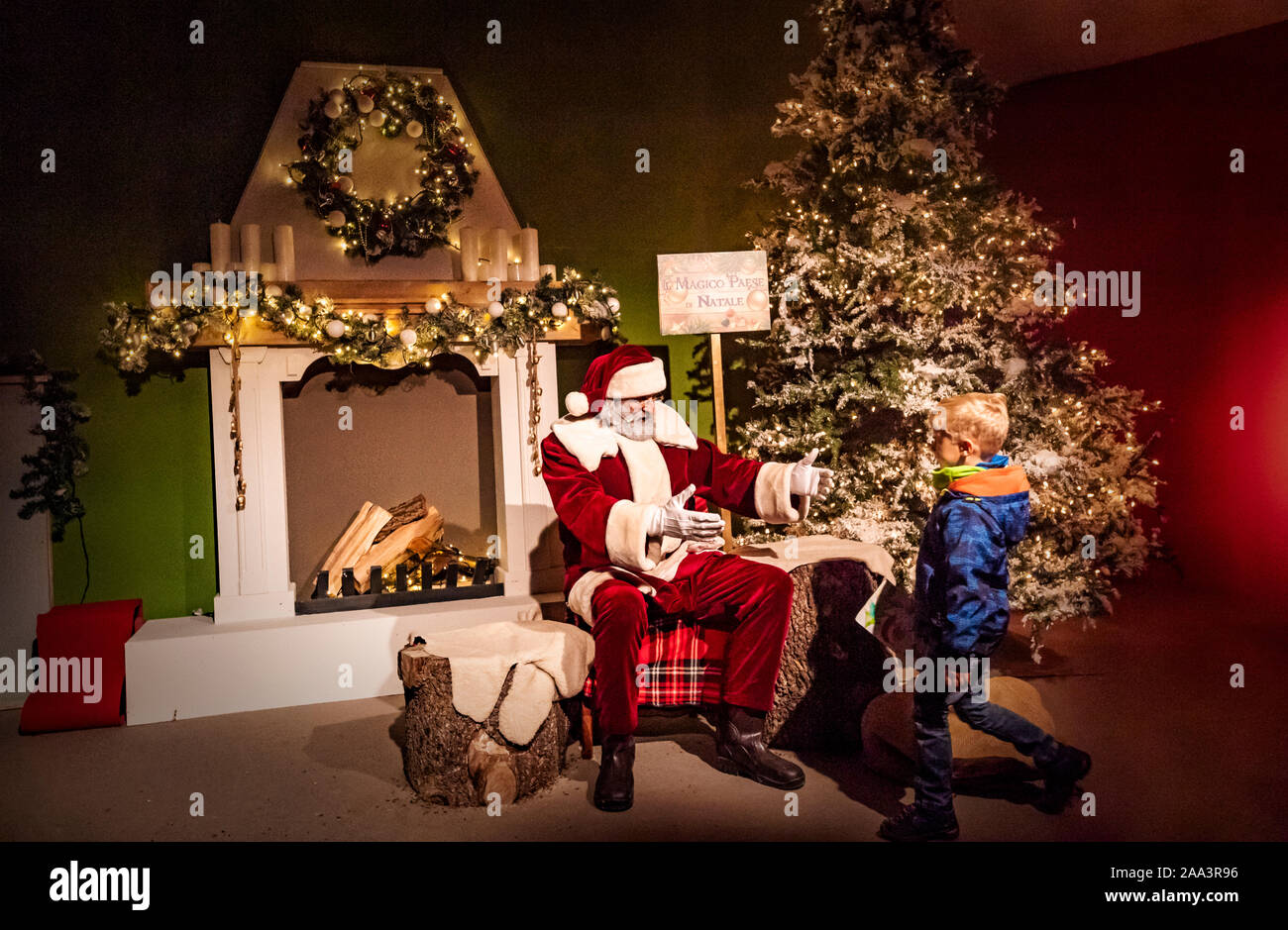 Italien Piemont Langhe Govone Il Magico Paese Di Natale" (Das magische Land von Weihnachten) - Performances und Installationen in der Heimat von Santa Claus Santa Claus Stockfoto