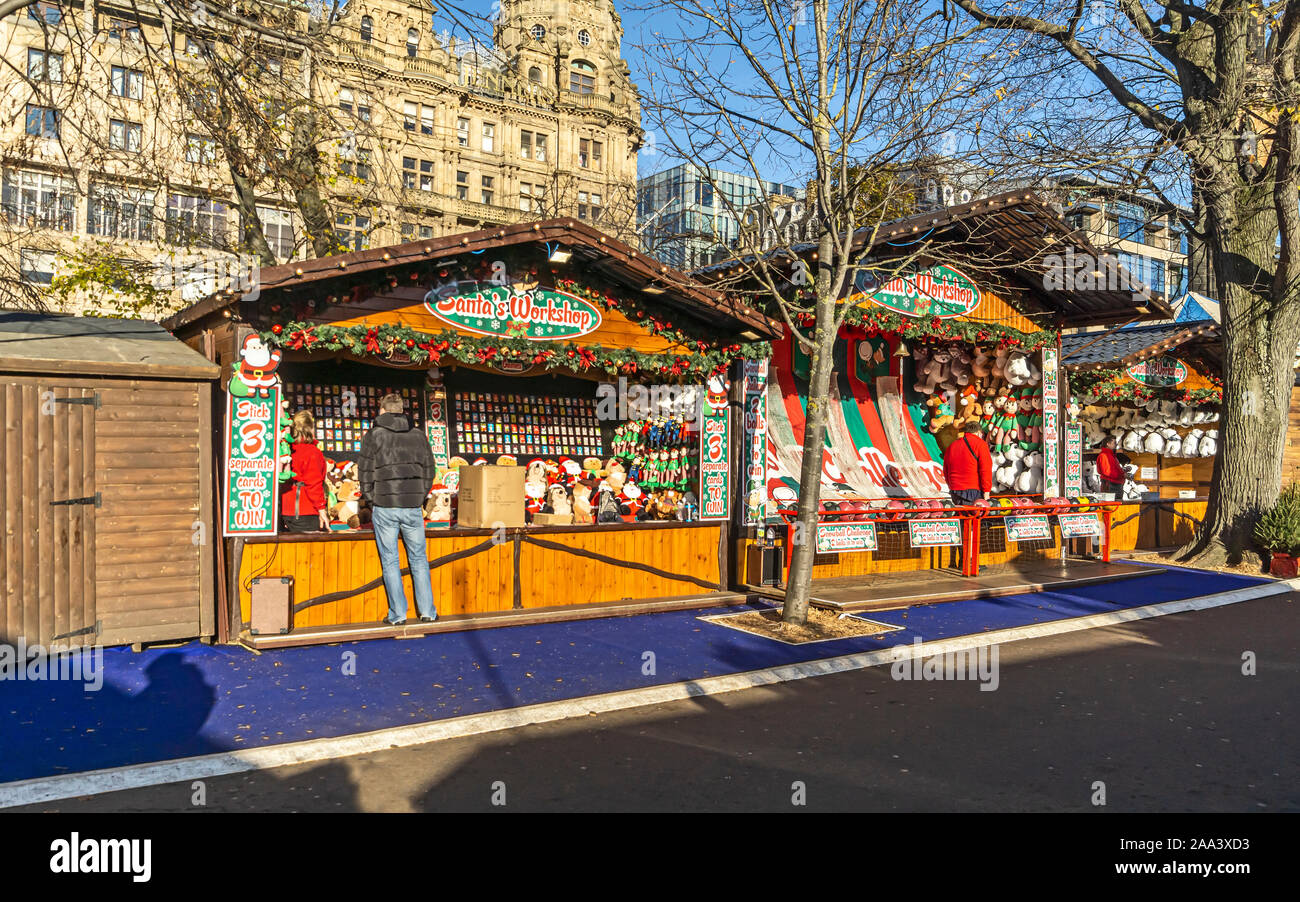 Santa's Workshop beim Edinburgh Weihnachten 2019 im Osten die Princes Street Gardens Edinburgh Schottland Großbritannien mit Veranstaltungen Fahrten Attraktionen und Märkte Stockfoto