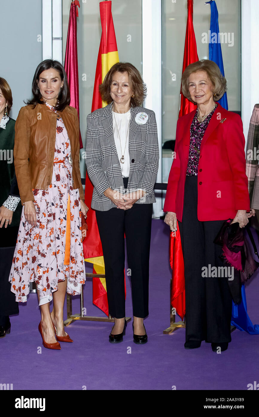 Madrid, Spanien. Nov, 2019 19. Queen Letizia von Spanien und der ehemaligen Königin Sofia besuchen 'Rastrillo Nuevo Futuro' am 19. November 2019 in Madrid, Spanien. November 19, 2019. Credit: Jimmy Olsen/Medien Punch *** Keine Spanien***/Alamy leben Nachrichten Stockfoto