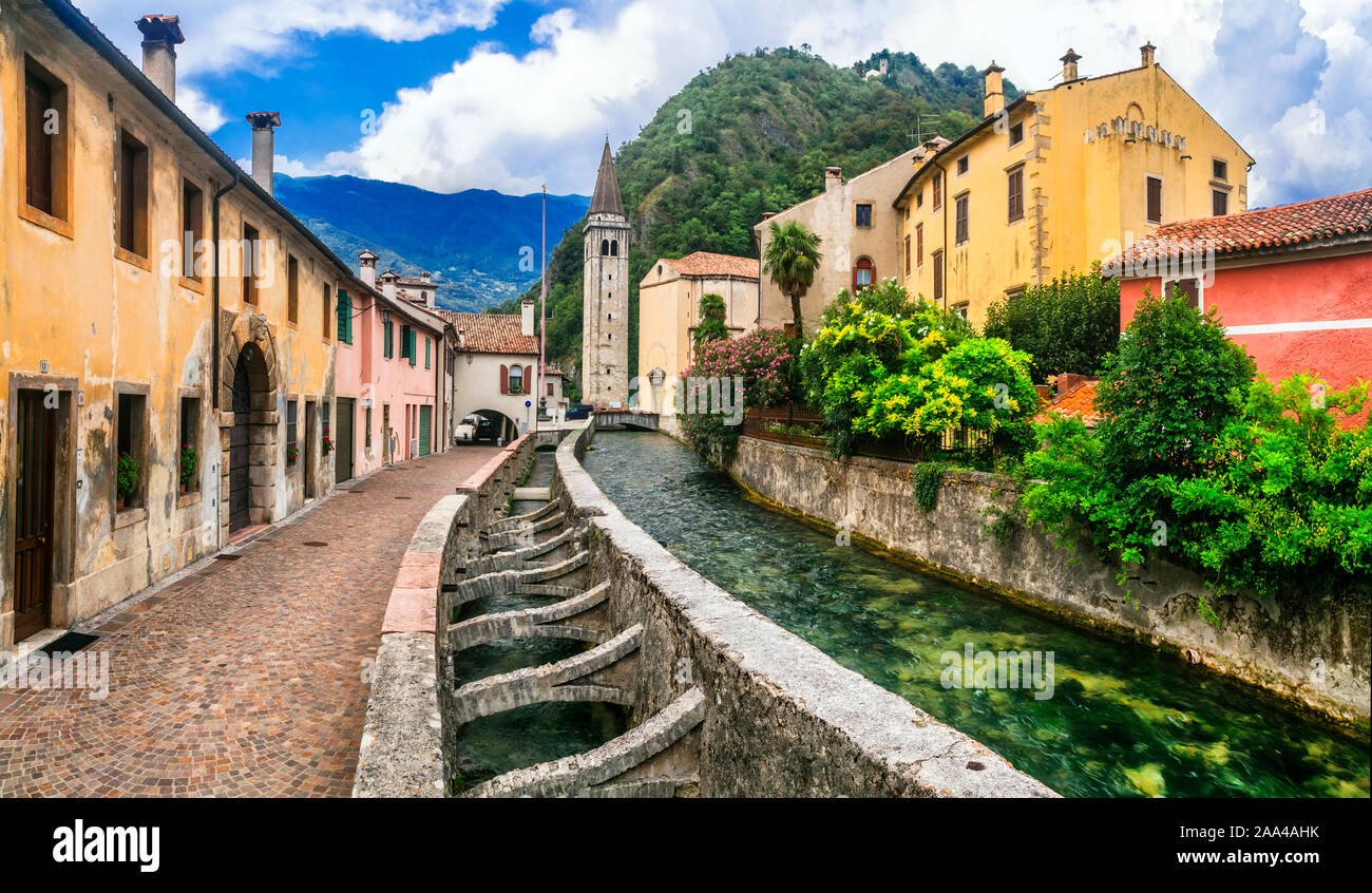 Traditionelle bunte Häuser in Vittorio Veneto, Italien. Stockfoto