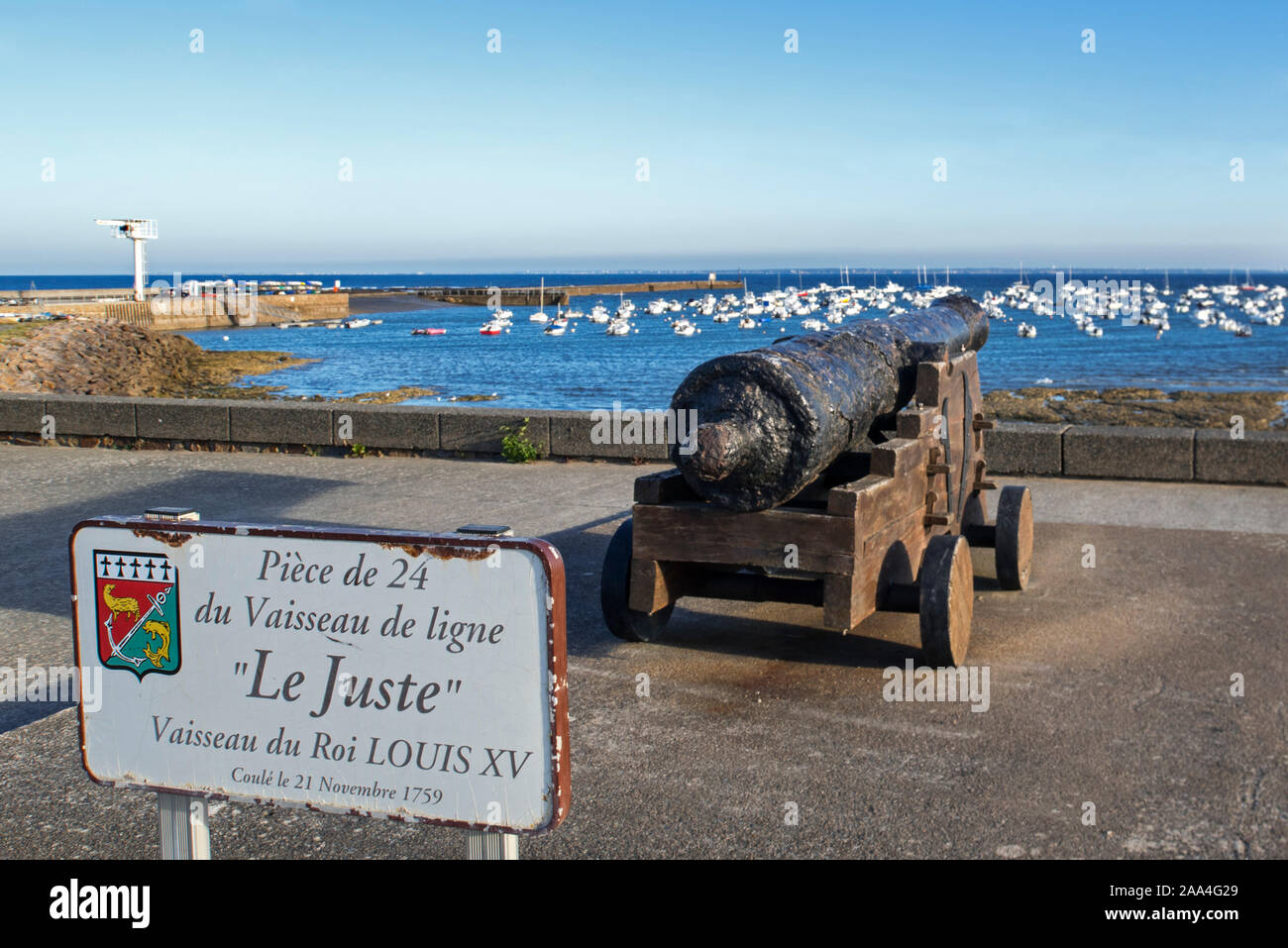 Das geborgene Schiff Kanone aus dem 18. Jahrhundert von der Juste, Schiff der Linie der Französischen Marine in Pornic, Pointe Saint-Gildas, Loire-Atlantique, Frankreich Stockfoto