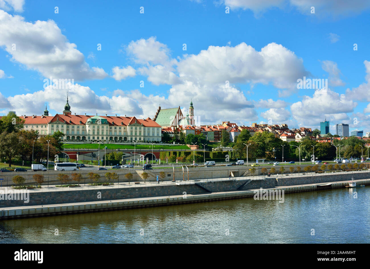 Das königliche Schloß (Zamek Krolewski) und der Altstadt (Stare Miasto) in Warschau, ein UNESCO-Weltkulturerbe, über die Weichsel. Polen Stockfoto