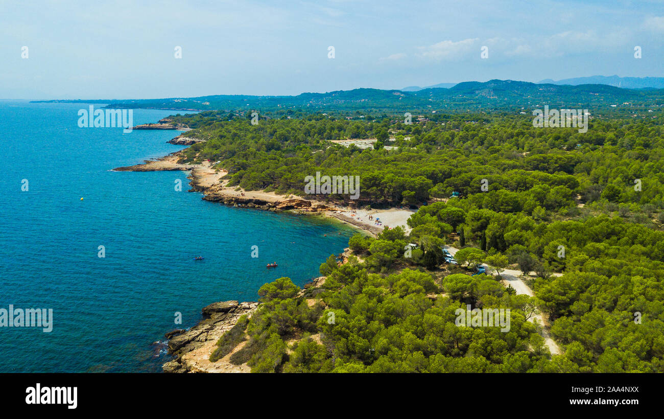 Drone Ansicht einer katalanischen Marine an der Costa Dorada (Provinz Tarragona). Reiseziel in Spanien Stockfoto