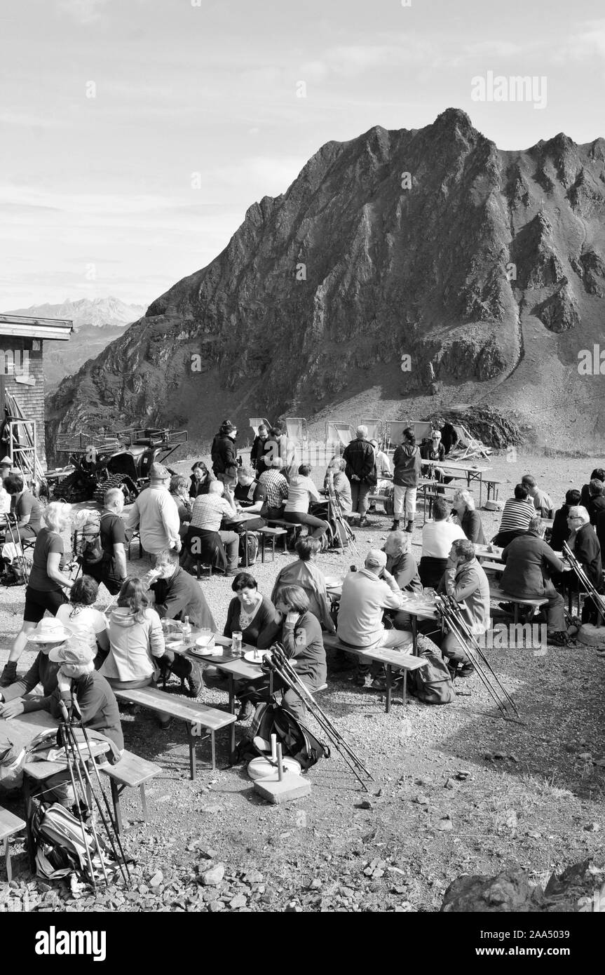 Österreichische Alpen: Bergrestaurant auf Hochfirst Berg über Schruns im Montafon, Vorarlberg. Stockfoto